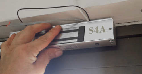 How does the access control power on and off work?