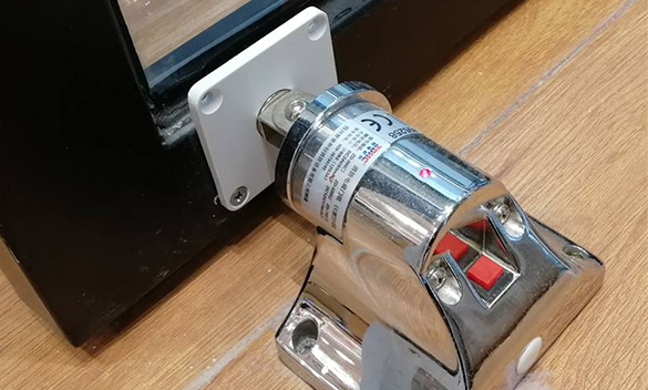 Which kind of Magnetic door holder will be better? Wall mounted or the Floor mounted?  S4A teaches you how to choose